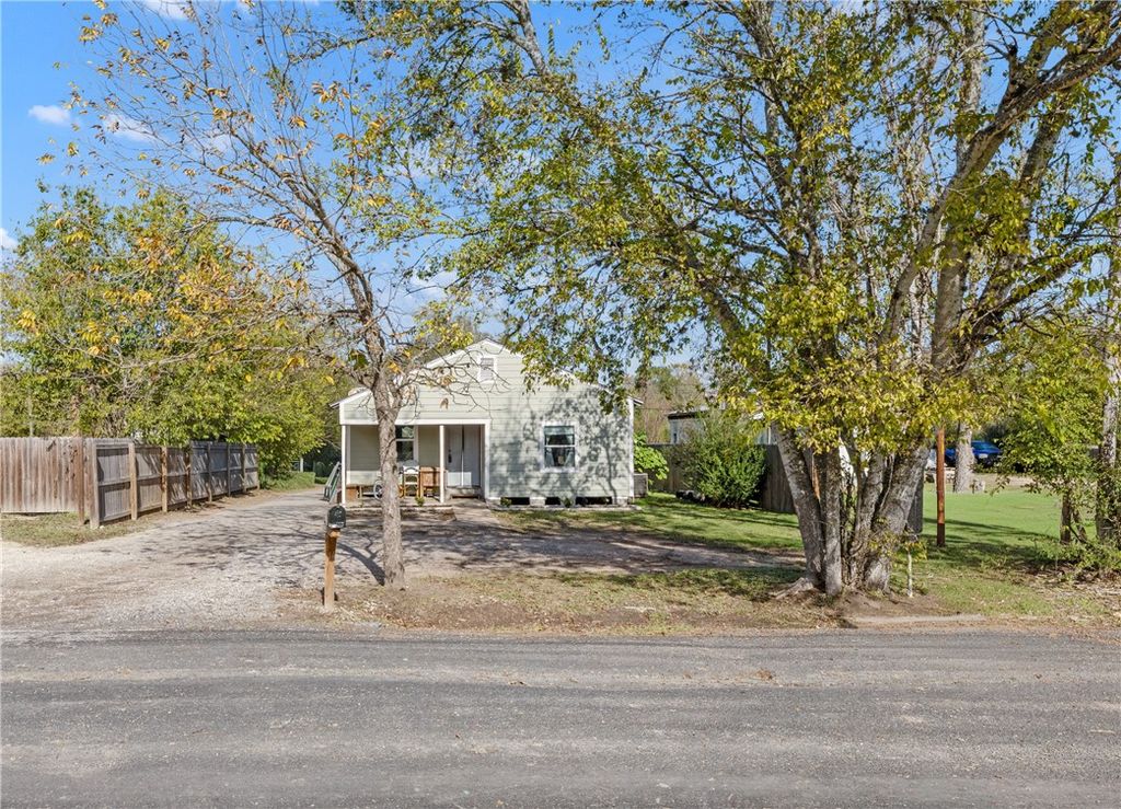 Photo of 1610 Una Avenue, Bryan, TX 77803 (MLS # 25012679)