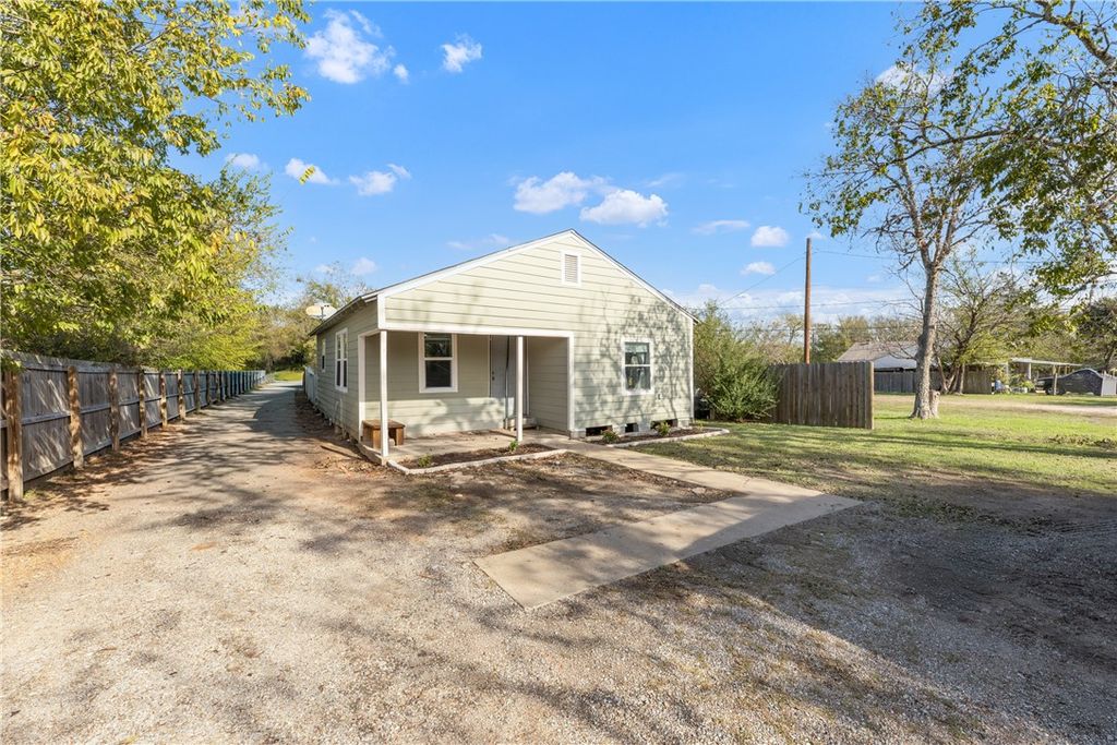Photo of 1610 Una Avenue, Bryan, TX 77803 (MLS # 25012679)