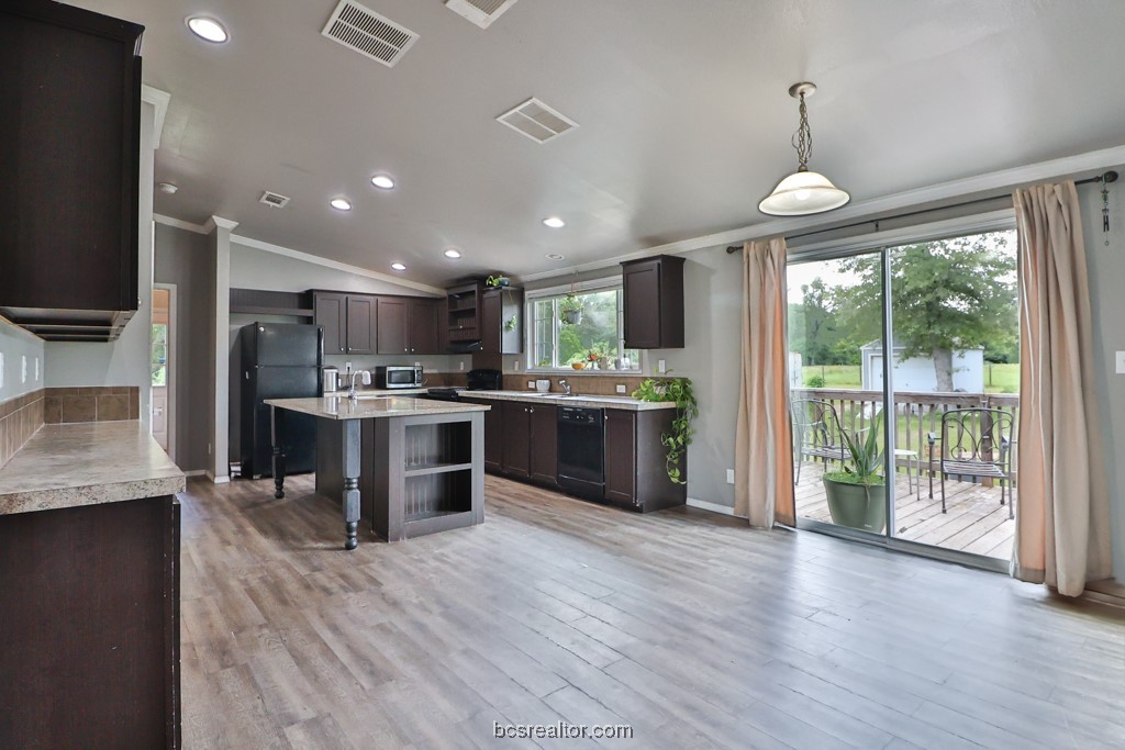 Caldwell, Texas 77836, United States, 3 Bedrooms Bedrooms, ,2 BathroomsBathrooms,Residential,Pending,46815