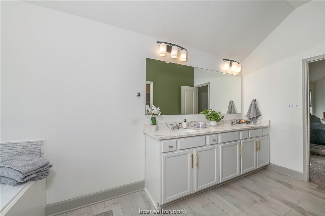 Picture for the property 26006675, 4 beds, 3 baths