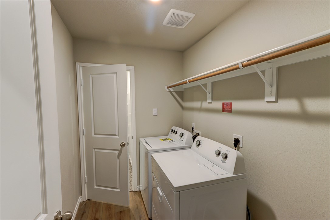 College Station, Texas 77845, United States, 4 Bedrooms Bedrooms, ,3 BathroomsBathrooms,Residential,Pending,27461