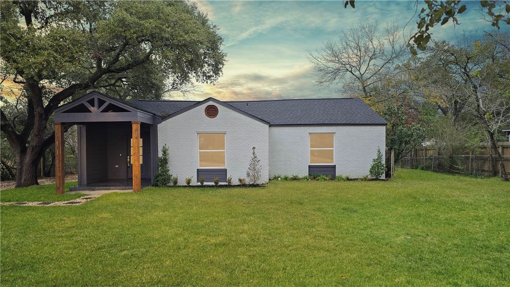 Photo of 3803 Ridgewood Street, Bryan, TX 77801 (MLS # 26001665)