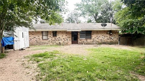 Tiny photo for 805 Avenue L, Conroe, TX 77301 (MLS # 26005499)