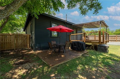 Tiny photo for 506 N Hill ST St, Caldwell, TX 77836 (MLS # 26005827)