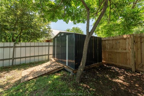 Tiny photo for 506 N Hill ST St, Caldwell, TX 77836 (MLS # 26005827)