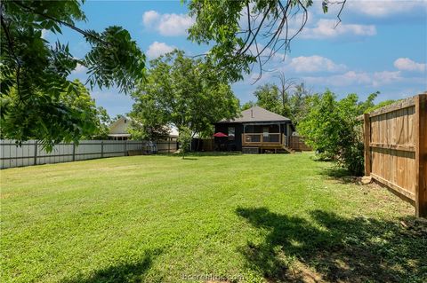 Tiny photo for 506 N Hill ST St, Caldwell, TX 77836 (MLS # 26005827)