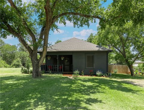 Photo of 506 N Hill ST St, Caldwell, TX 77836 (MLS # 26005827)