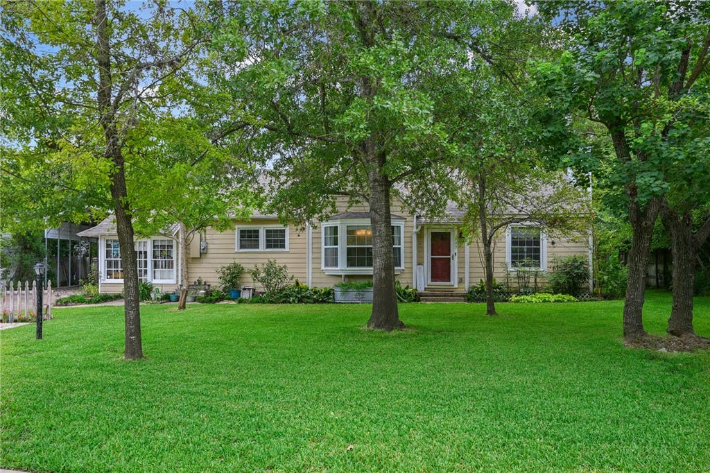 Photo of 733 Eagle Pass Street, Bryan, TX 77802 (MLS # 26009174)