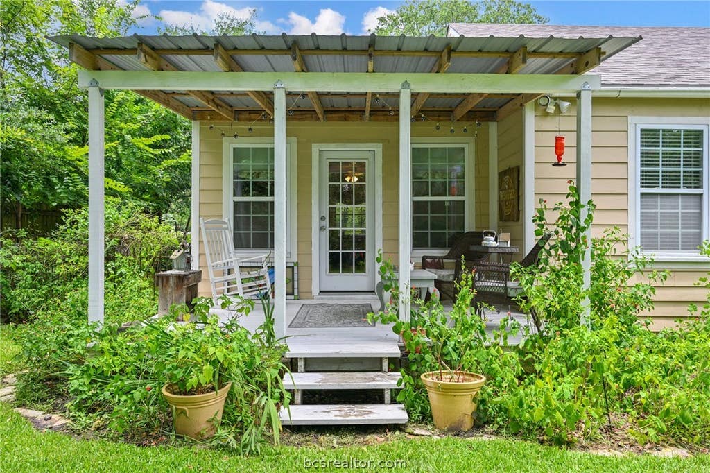 Photo of 733 Eagle Pass Street, Bryan, TX 77802 (MLS # 26009174)