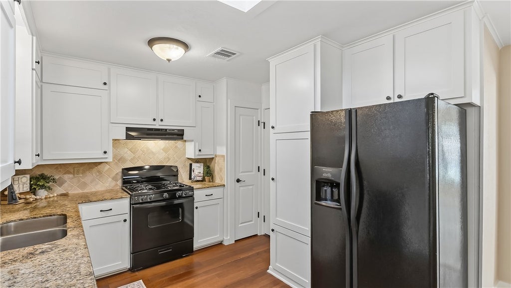 Photo of 1404 Esther Boulevard, Bryan, TX 77802 (MLS # 26010503)