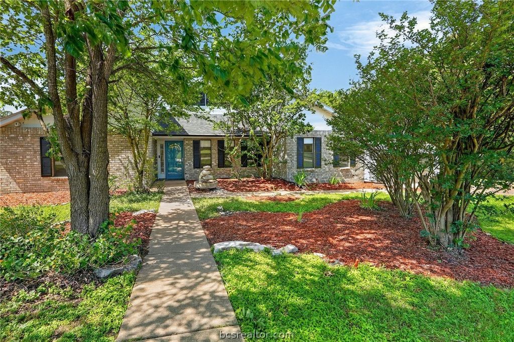 Photo of 3928 Green Valley Drive, Bryan, TX 77802 (MLS # 26004752)