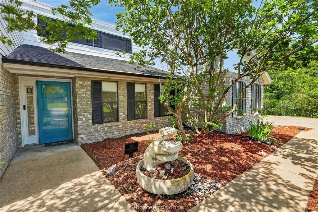 Photo of 3928 Green Valley Drive, Bryan, TX 77802 (MLS # 26004752)