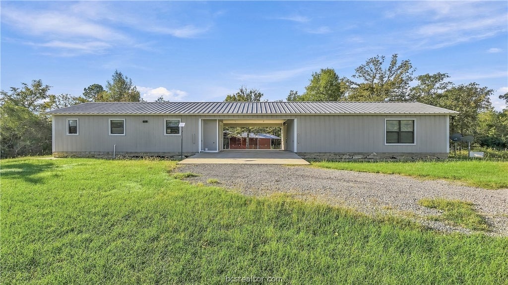 Photo of 8712 County Road 417, Marquez, TX 77865 (MLS # 26012667)