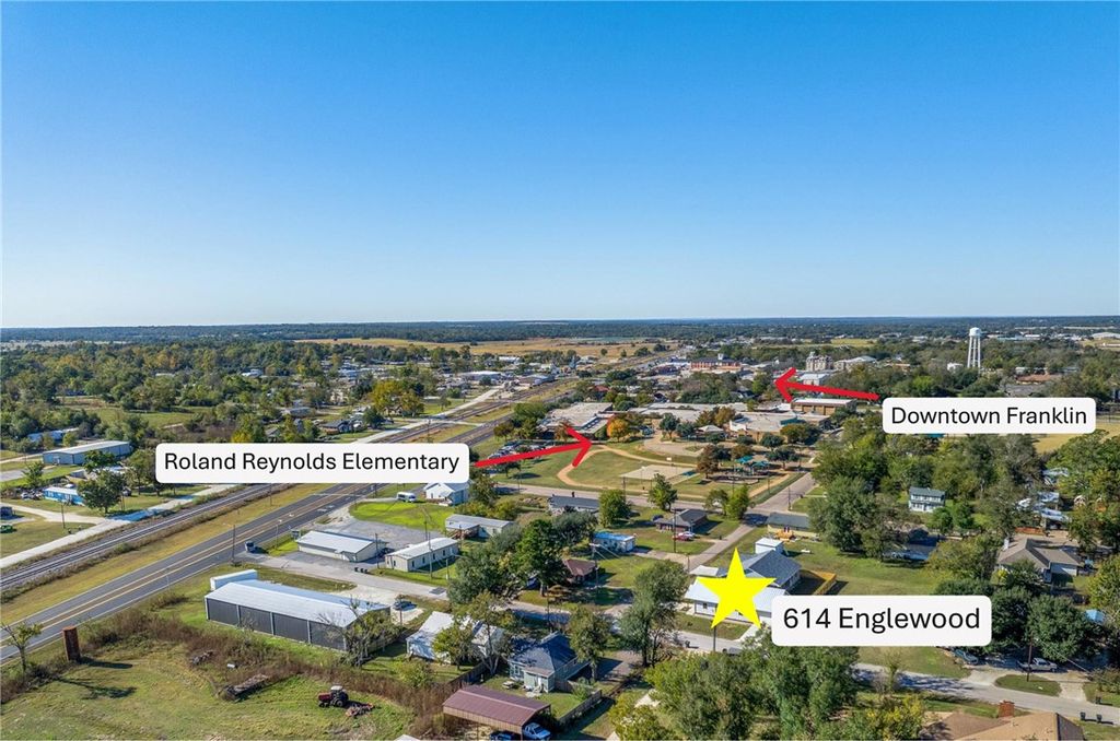 Photo of 614 E Englewood Street, Franklin, TX 77856 (MLS # 25011982)