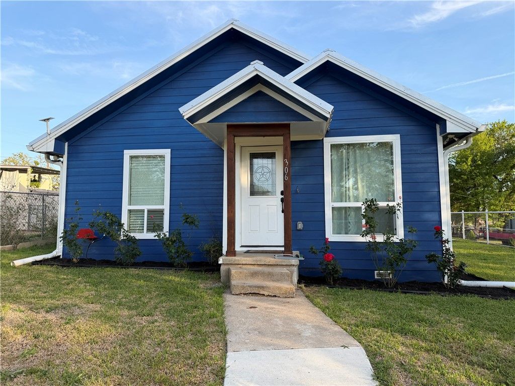 Photo of 306 Moss Avenue, Hearne, TX 77859 (MLS # 26003685)