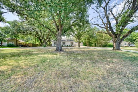 1414 E Main Street Madisonville TX 77864