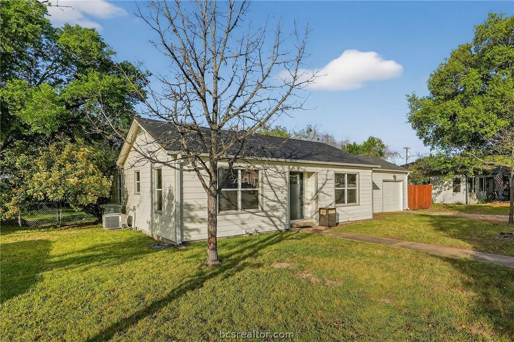 Photo of 1505 Burt Street, Bryan, TX 77802 (MLS # 26003667)