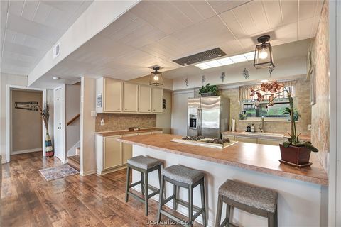 Tiny photo for 571 Lakeview Circle, Hilltop Lakes, TX 77871 (MLS # 26004219)