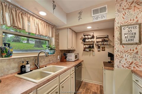 Tiny photo for 571 Lakeview Circle, Hilltop Lakes, TX 77871 (MLS # 26004219)