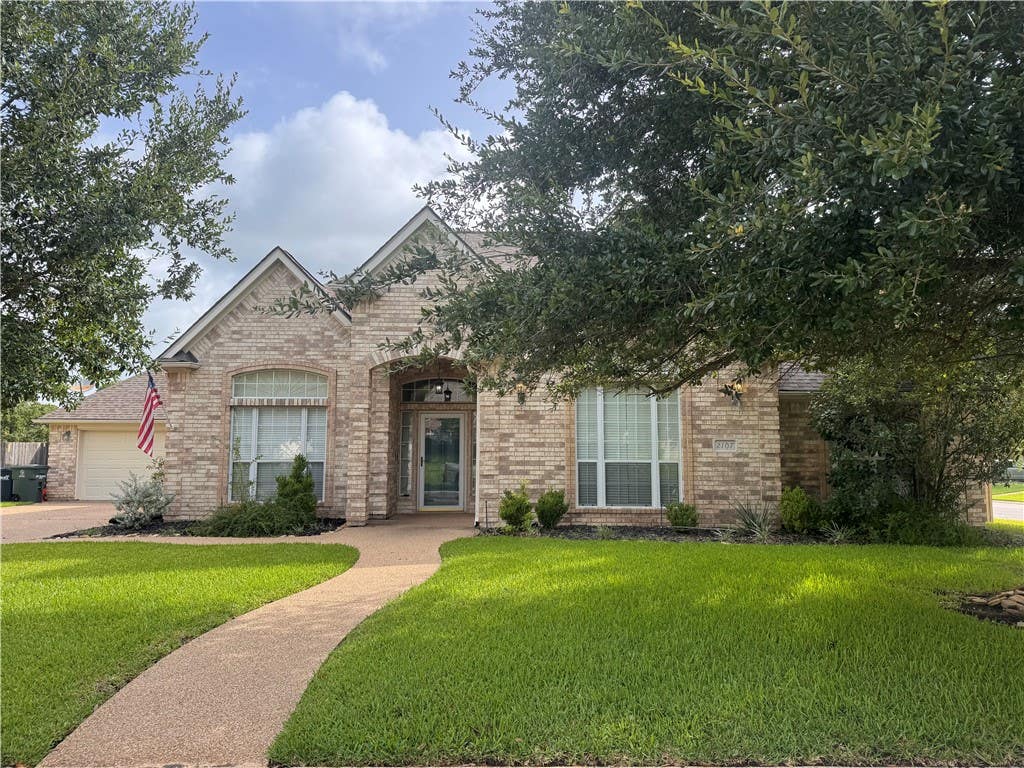 Photo of 2107 Williams Way, Bryan, TX 77808 (MLS # 26009242)