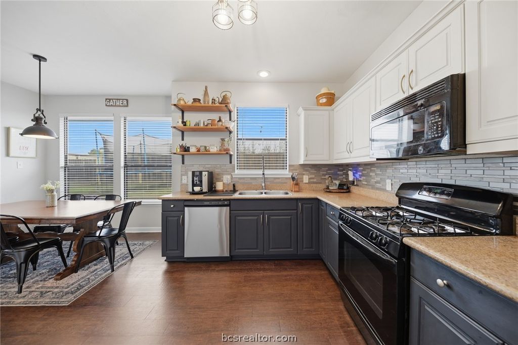 Photo of 2403 Cheyenne Drive, Brenham, TX 77833 (MLS # 26003825)