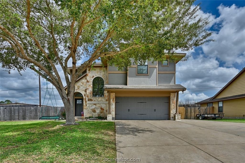 Photo of 2403 Cheyenne Drive, Brenham, TX 77833 (MLS # 26003825)