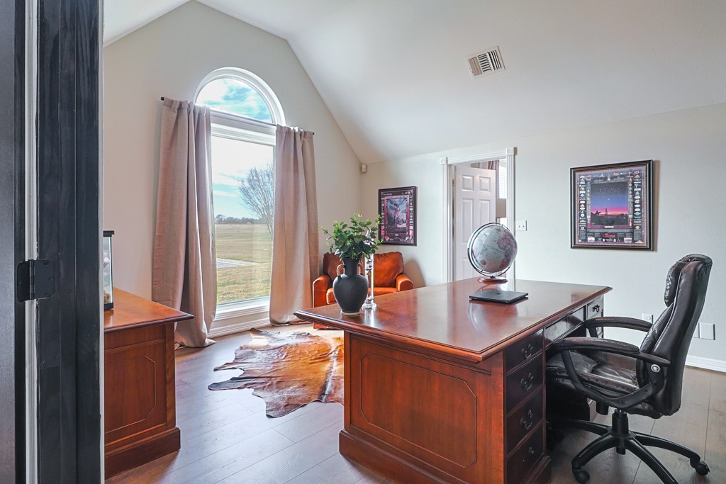 Giddings, Texas 78942, United States, 6 Bedrooms Bedrooms, ,5 BathroomsBathrooms,Residential,Active,218259