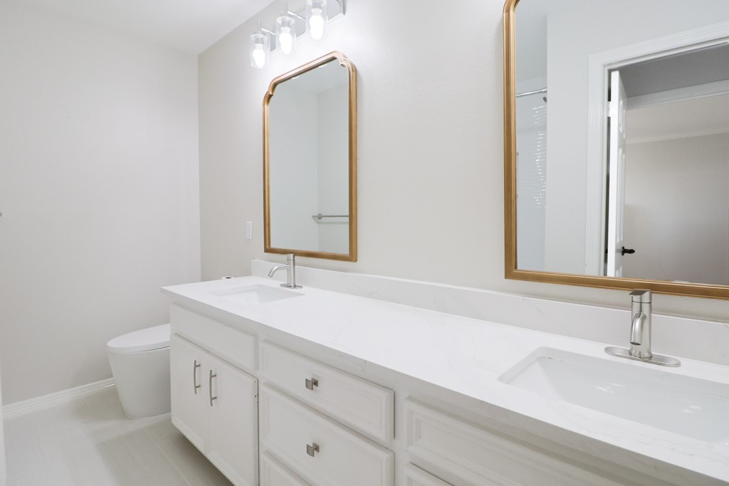 Giddings, Texas 78942, United States, 6 Bedrooms Bedrooms, ,5 BathroomsBathrooms,Residential,Active,218259