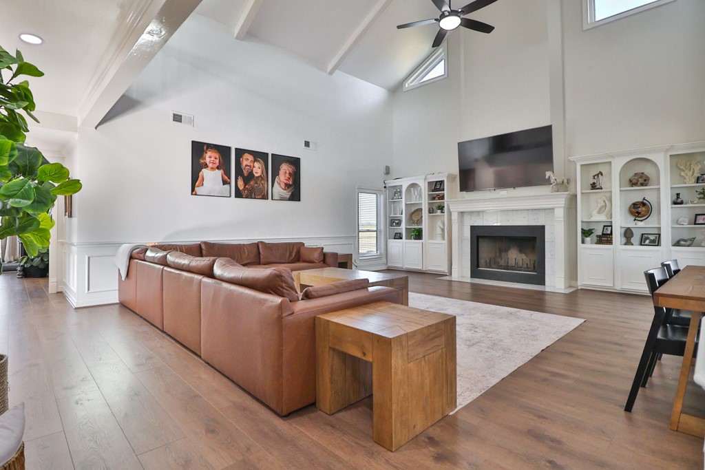 Giddings, Texas 78942, United States, 6 Bedrooms Bedrooms, ,5 BathroomsBathrooms,Residential,Active,218259