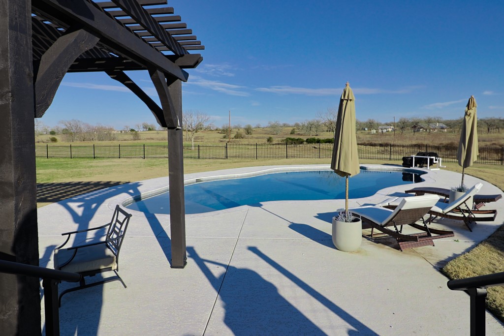 Giddings, Texas 78942, United States, 6 Bedrooms Bedrooms, ,5 BathroomsBathrooms,Residential,Active,218259