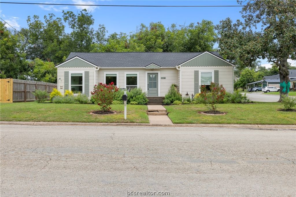Photo of 114 E O'Bryant Street, Bellville, TX 77418 (MLS # 26003759)