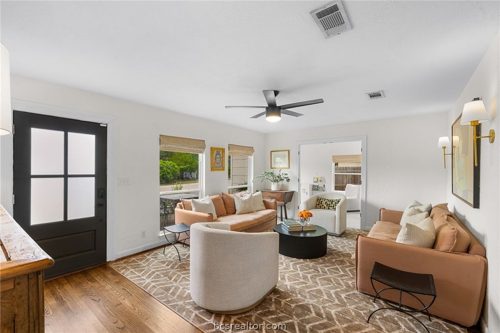 Photo of 114 E O'Bryant Street, Bellville, TX 77418 (MLS # 26003759)