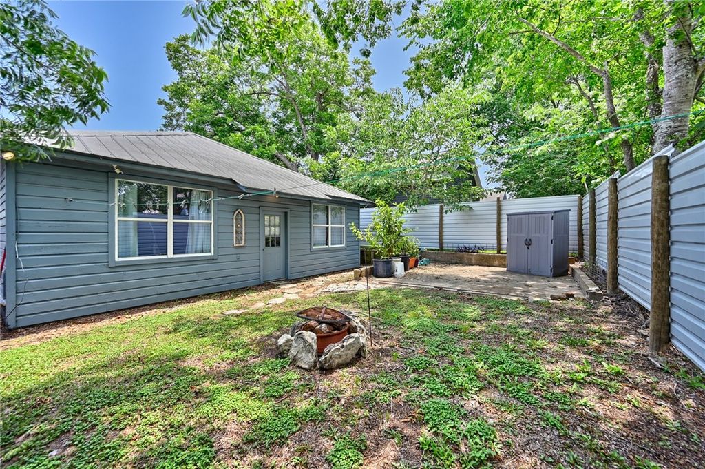 Photo of 213 N Austin Street, Brenham, TX 77833 (MLS # 25010292)