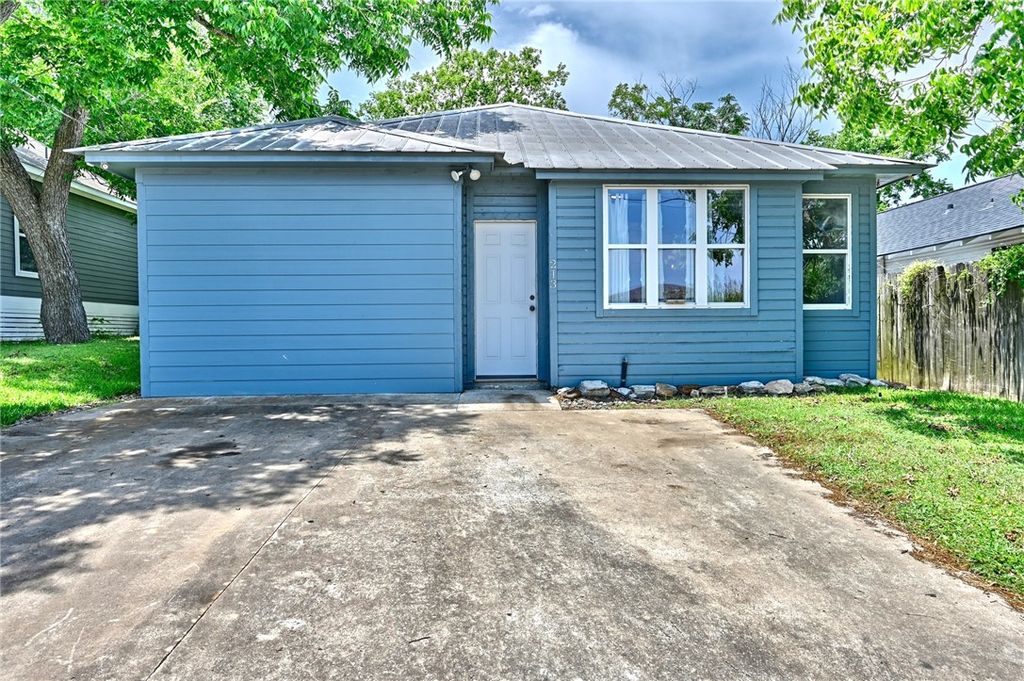 Photo of 213 N Austin Street, Brenham, TX 77833 (MLS # 25010292)
