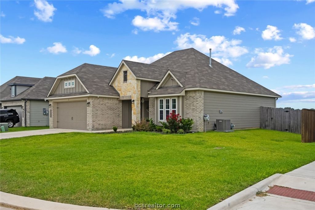 Photo of 2040 Muscadine Trail Trl, Brenham, TX 77833 (MLS # 26002460)