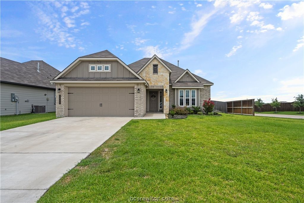 Photo of 2040 Muscadine Trail Trl, Brenham, TX 77833 (MLS # 26002460)