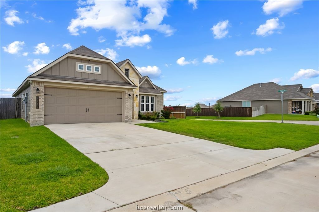 Photo of 2040 Muscadine Trail Trl, Brenham, TX 77833 (MLS # 26002460)
