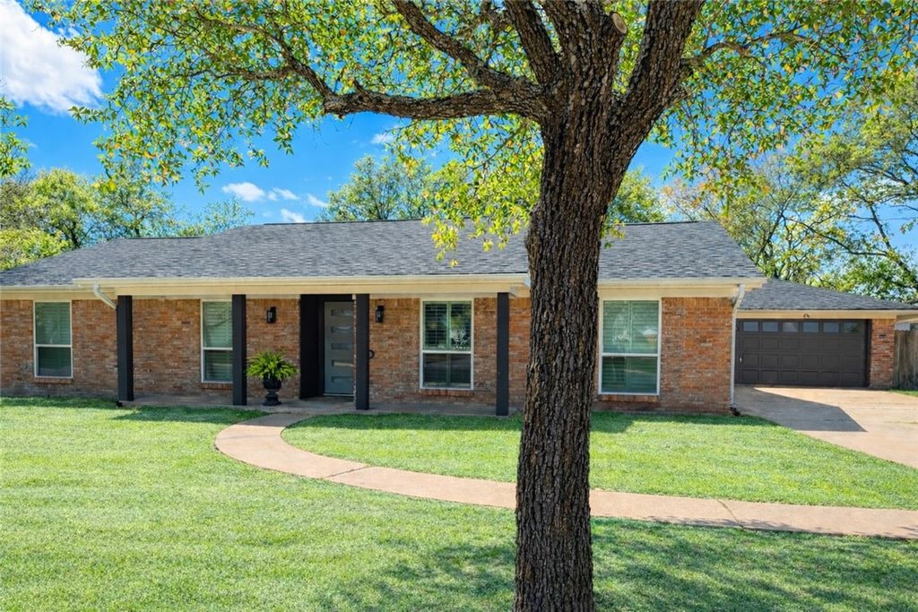 Photo of 3710 Windridge Drive, Bryan, TX 77802 (MLS # 26001692)