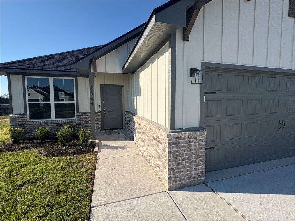 Photo of 2604 Falcon Ridge Drive, Bryan, TX 77803 (MLS # 26011905)