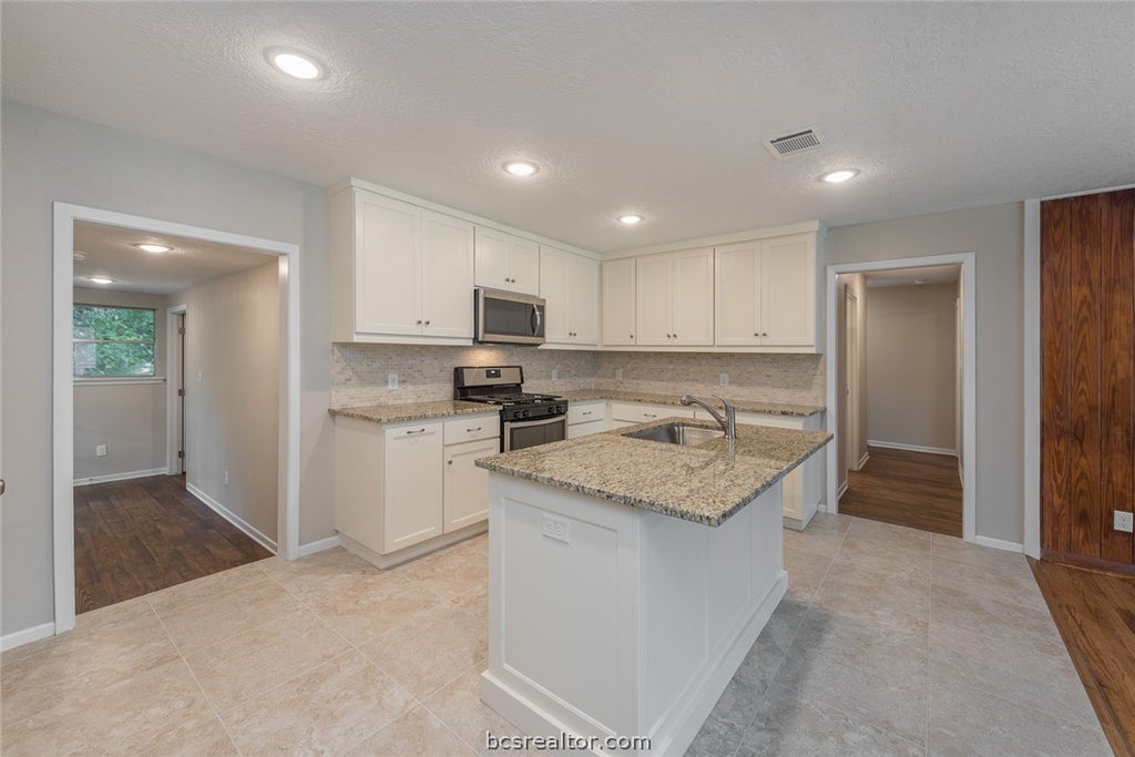 Photo of 404 Day Avenue, Bryan, TX 77801 (MLS # 26011040)