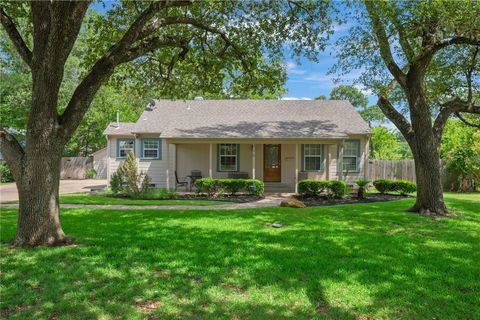 Photo of 715 Inwood Drive, Bryan, TX 77802 (MLS # 26005695)