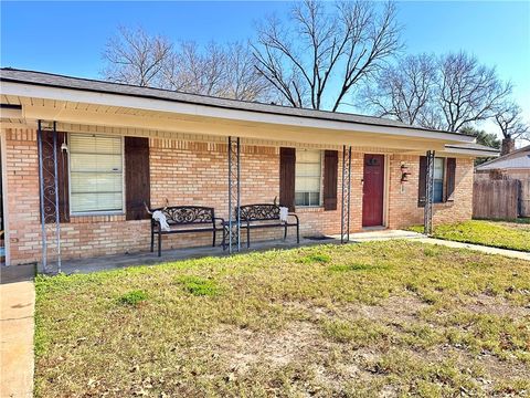 Photo of 2501 Wayside Drive, Bryan, TX 77802 (MLS # 26000305)