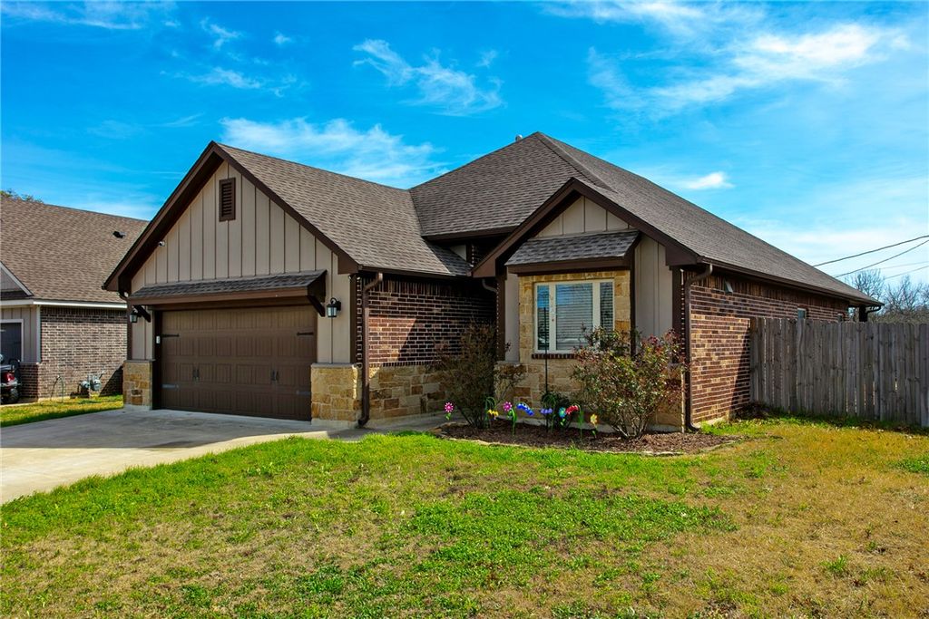 Photo of 511 Sunny Street, Caldwell, TX 77836 (MLS # 26001965)