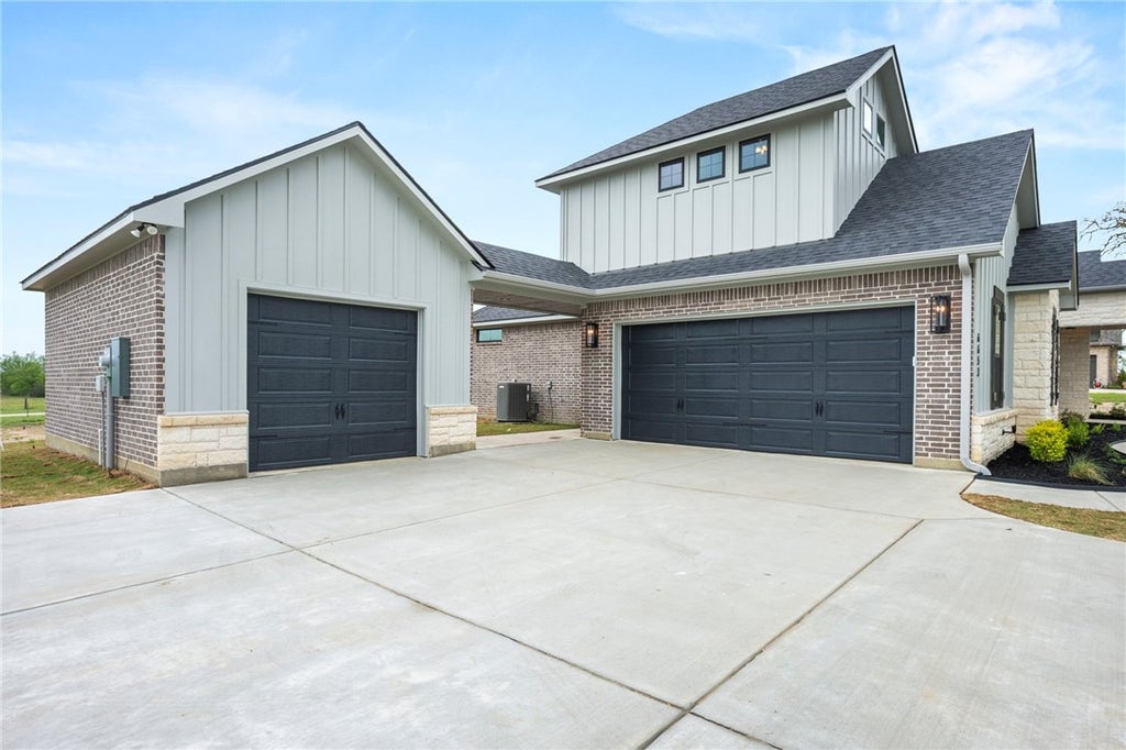 Photo of 6521 Ridgeview Estates Lane, Bryan, TX 77808 (MLS # 26009799)