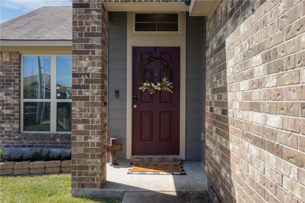 Photo of 831 Mockingbird Street, Navasota, TX 77868 (MLS # 26010431)