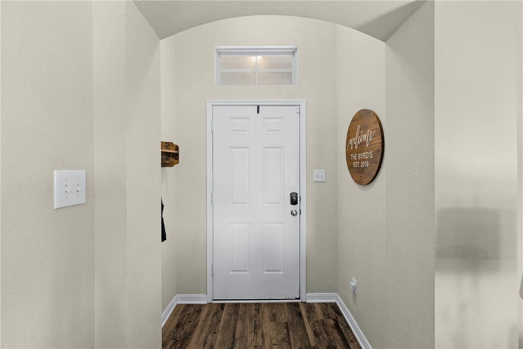 Photo of 831 Mockingbird Street, Navasota, TX 77868 (MLS # 26010431)