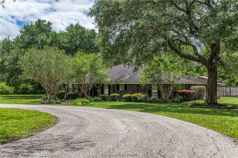 Tiny photo for 2629 Benton Drive Dr, Brenham, TX 77833 (MLS # 26005020)
