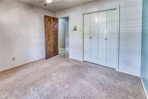 Tiny photo for 2629 Benton Drive Dr, Brenham, TX 77833 (MLS # 26005020)