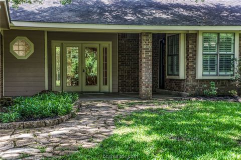 Tiny photo for 2629 Benton Drive Dr, Brenham, TX 77833 (MLS # 26005020)