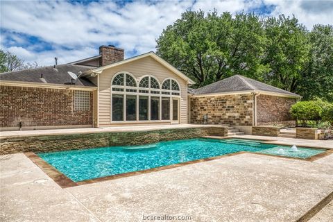 Tiny photo for 2629 Benton Drive Dr, Brenham, TX 77833 (MLS # 26005020)